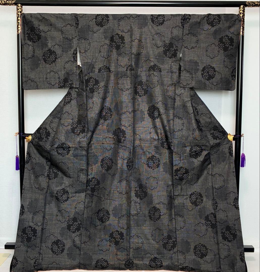 D219 本場結城紬　雪輪　花　正絹　着物　袷 D219 本場結城紬 雪輪 花 正絹 着物 袷 - メルカリ