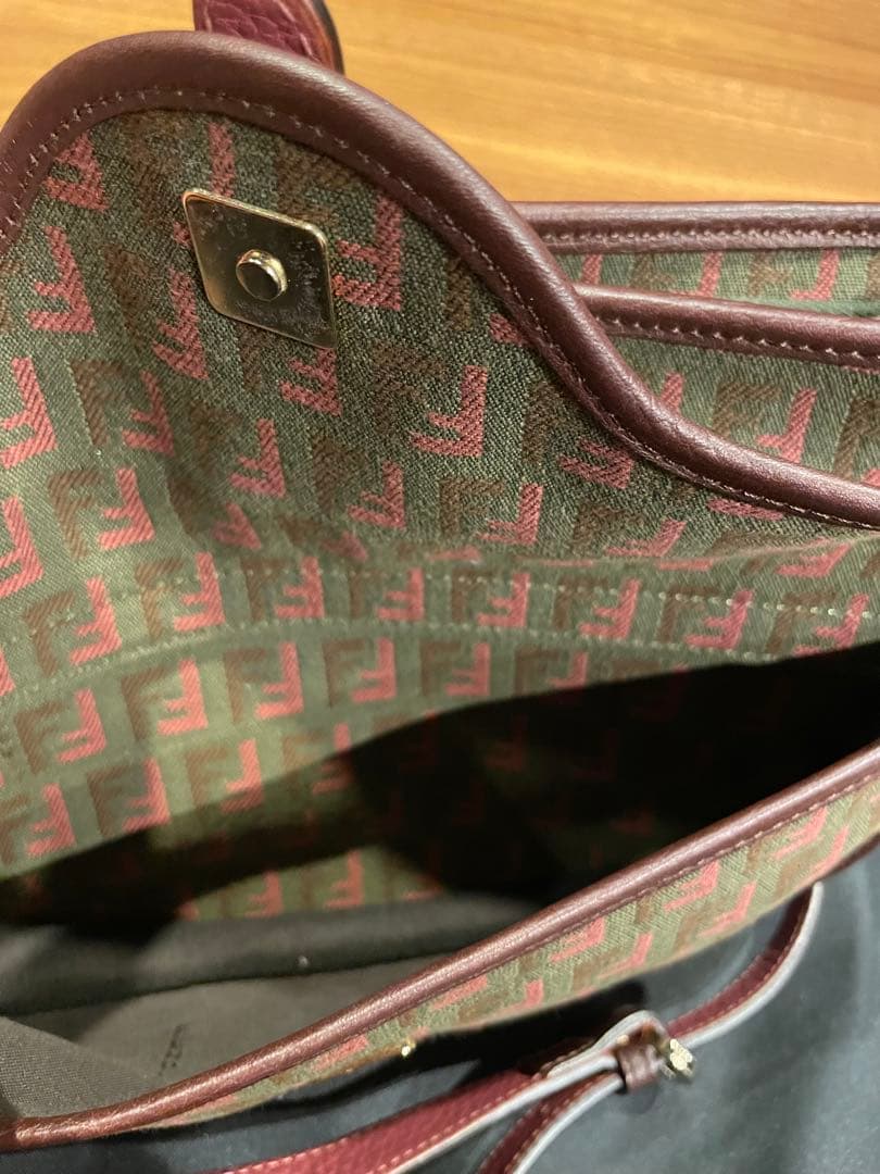 美品 FENDI ショルダーバッグ ロゴ ワインレッド - メルカリ