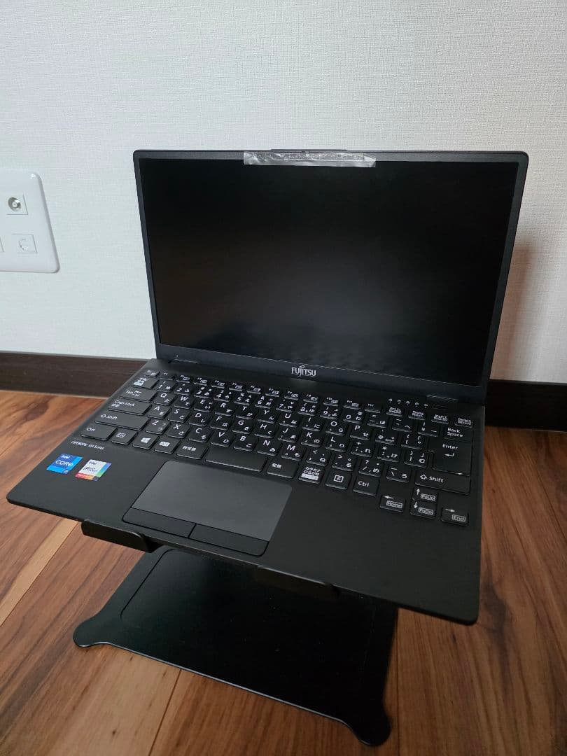 極美品！FUJITSU LIFEBOOKUH-X/E3 ノートPC わずか634gの13.3インチノートPC、「LIFEBOOK UH-X／E3」をレビュー