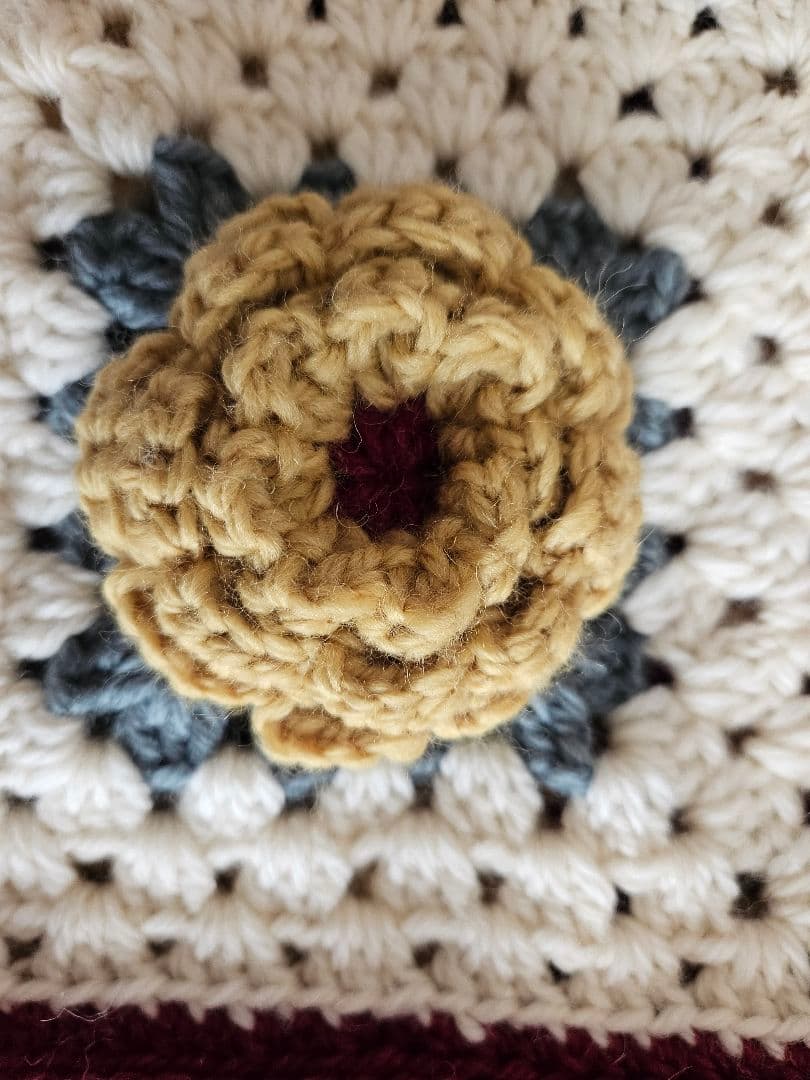 手編み 立体お花マルチカバー