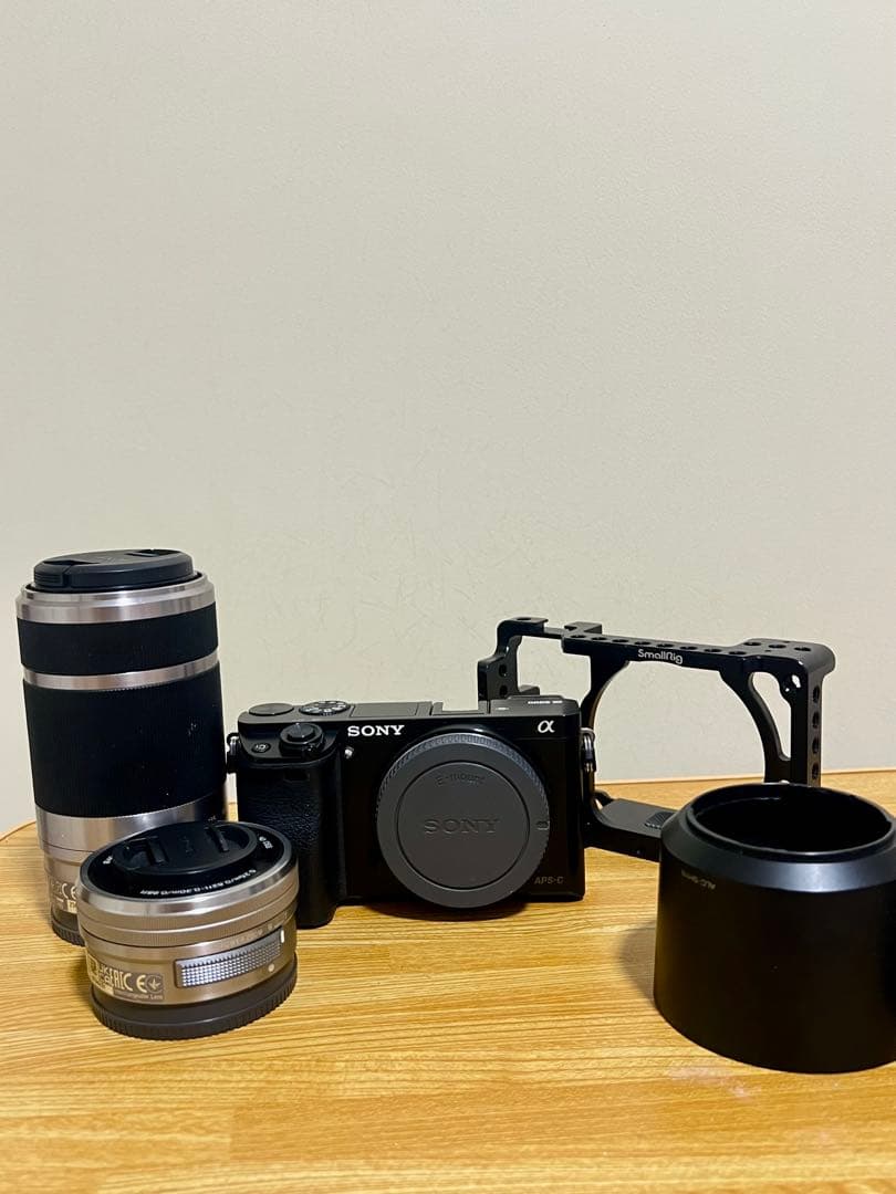 ソニーα6000本体とレンズキット（16-50mm・55-210mm） Amazon | SONY ミラーレス一眼 α6000 ダブルズームレンズキット E PZ