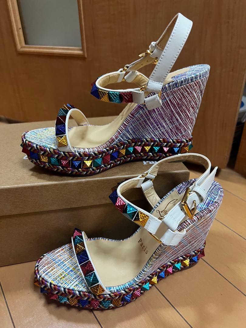 クリスチャンルブタン未使用サンダル Christian Louboutin（クリスチャンルブタン） サンダル HOT CROSS