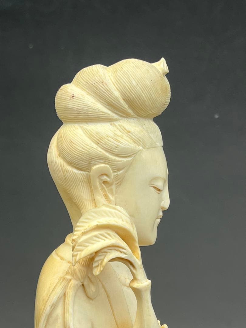 ［美品］女像 極上白象　1100g置物　送料込み