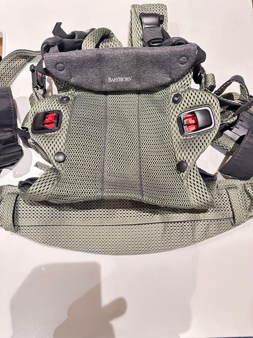 ●美品● ベビービョルン　抱っこ紐　ハーモニー　ダークグリーン アカチャンホンポ（赤ちゃん本舗）の公式ネット通販 ｜ベビーキャリア