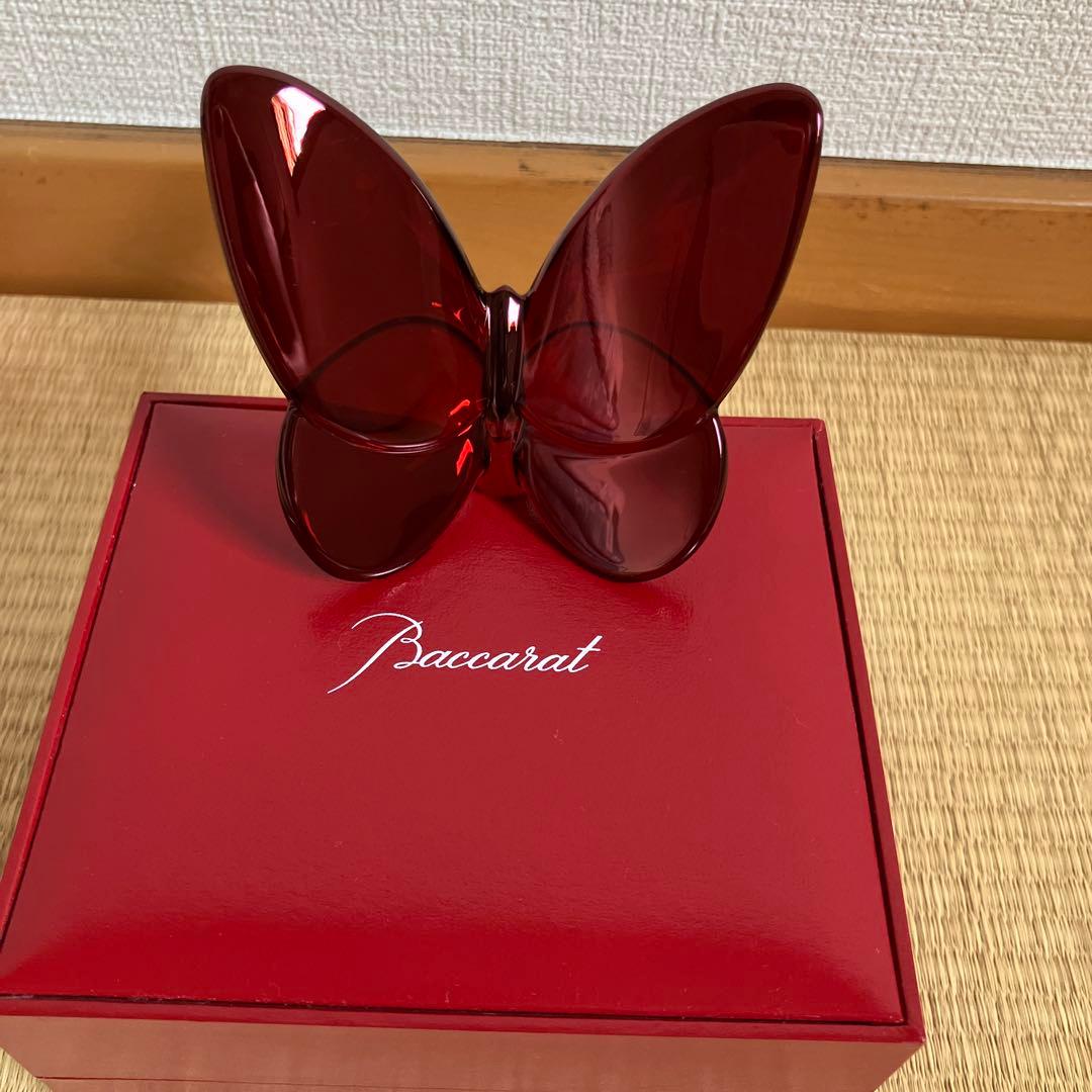 バカラ 🎱 ラッキーバタフライ レッド
