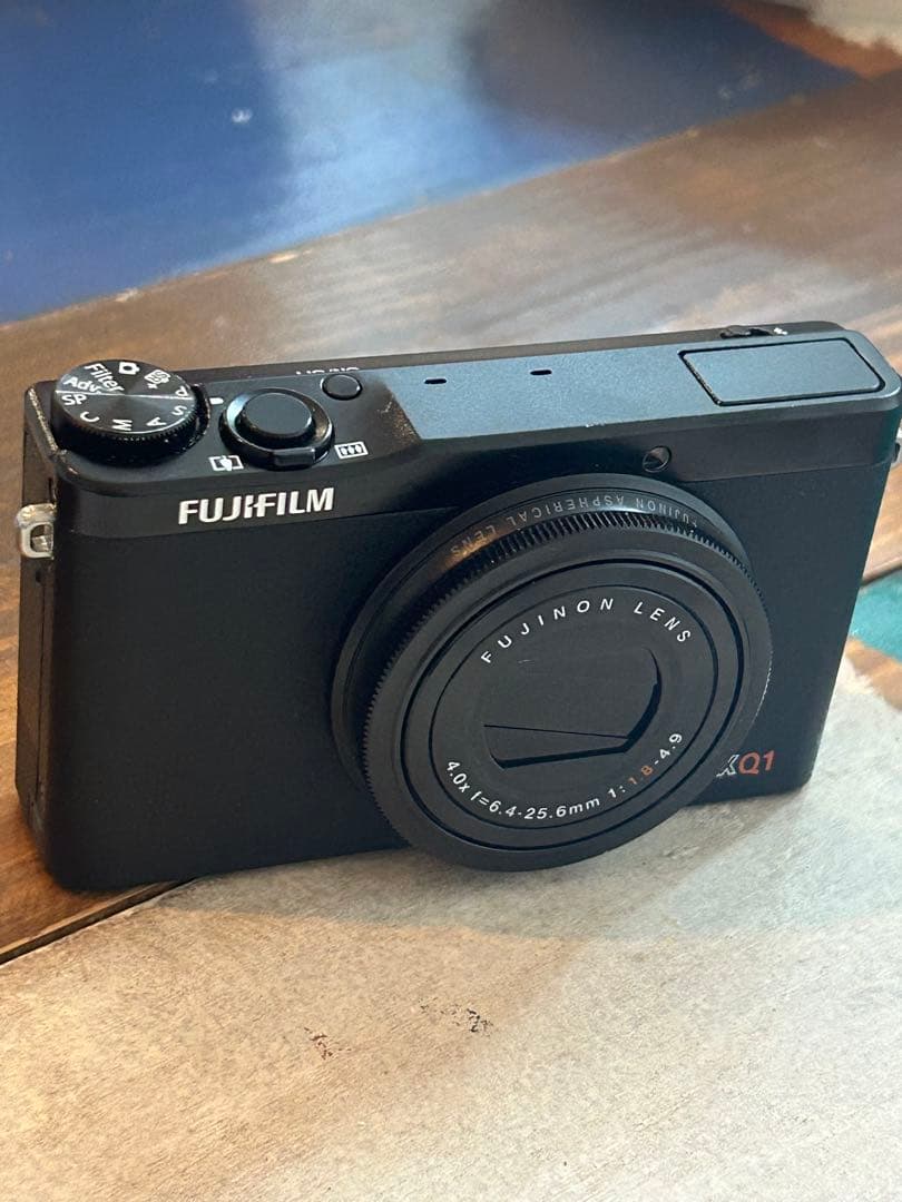 FUJIFILM XQ1 コンパクトデジタルカメラ
