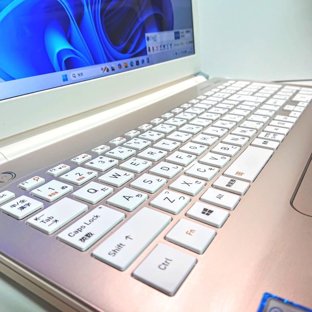 超美品！Dynabook AZ65/GG第8世代 Core i7[364]