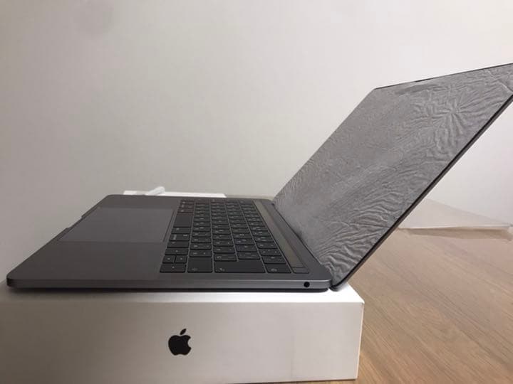 MacBook本体 MacBook pro 13  1.4GHz 256GB SG