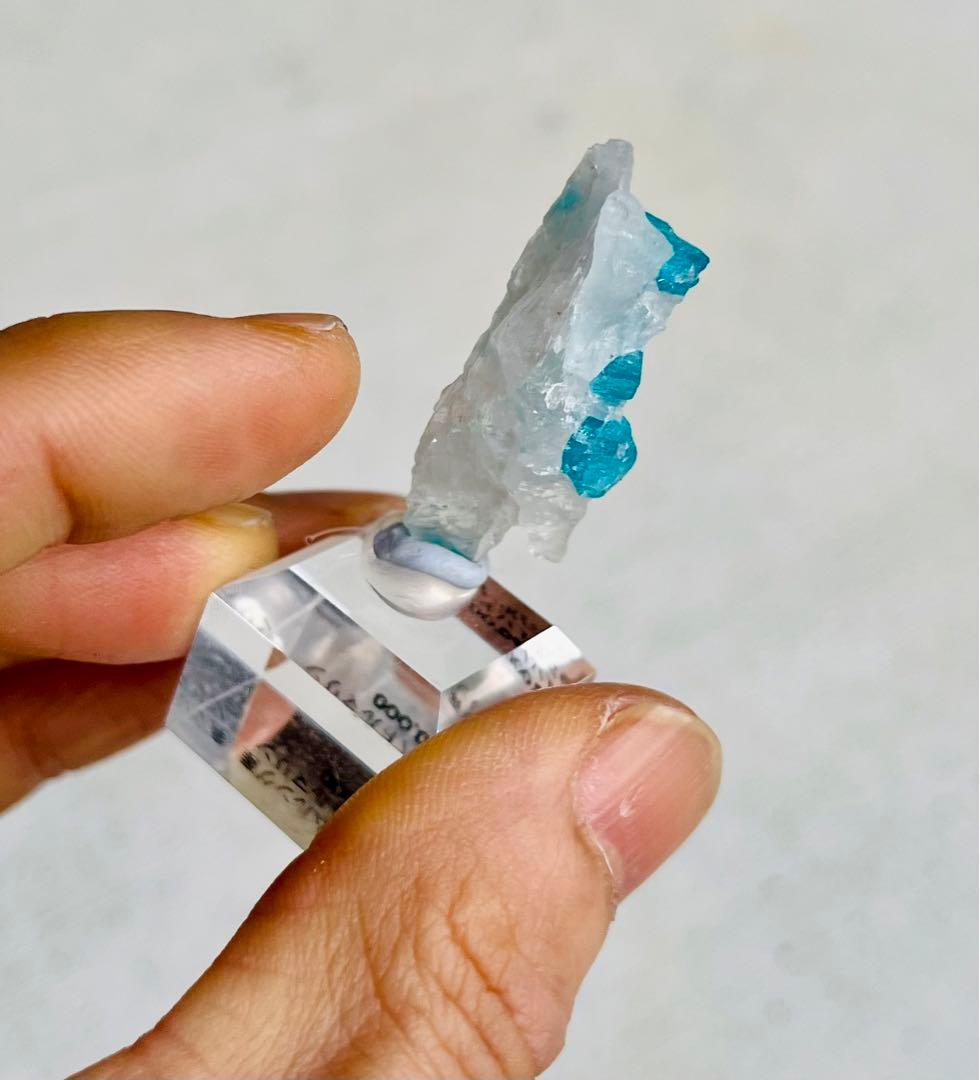 パライバトルマリン 原石 母岩付き - メルカリ