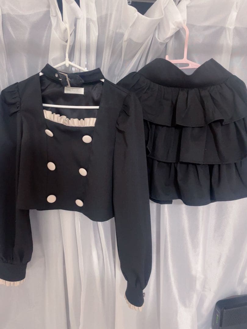 pium チョーカーベルトフリルトップス ティアードフリルミニスカート