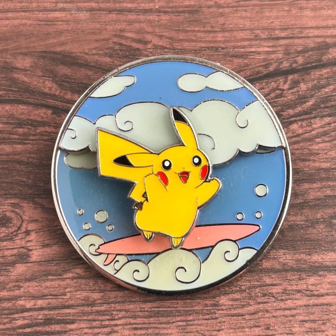 海外限定 !! 】なみのり ピカチュウ ポケモン 金属製 ピンバッジ