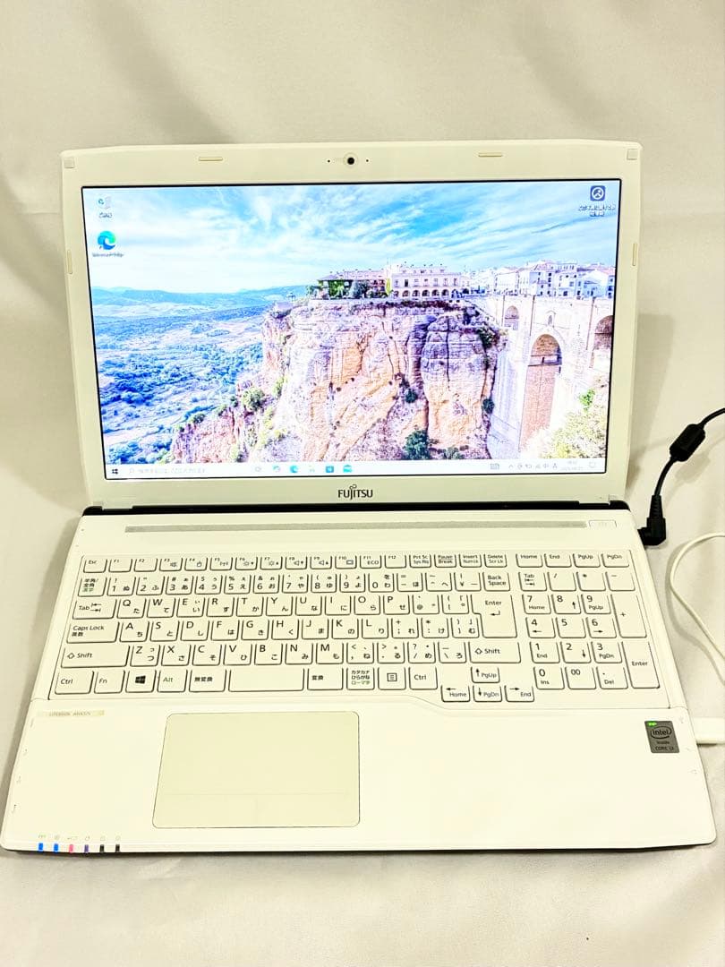 富士通ノートPC ホワイト LIFEBOOK AH45/S FMVA45SWP