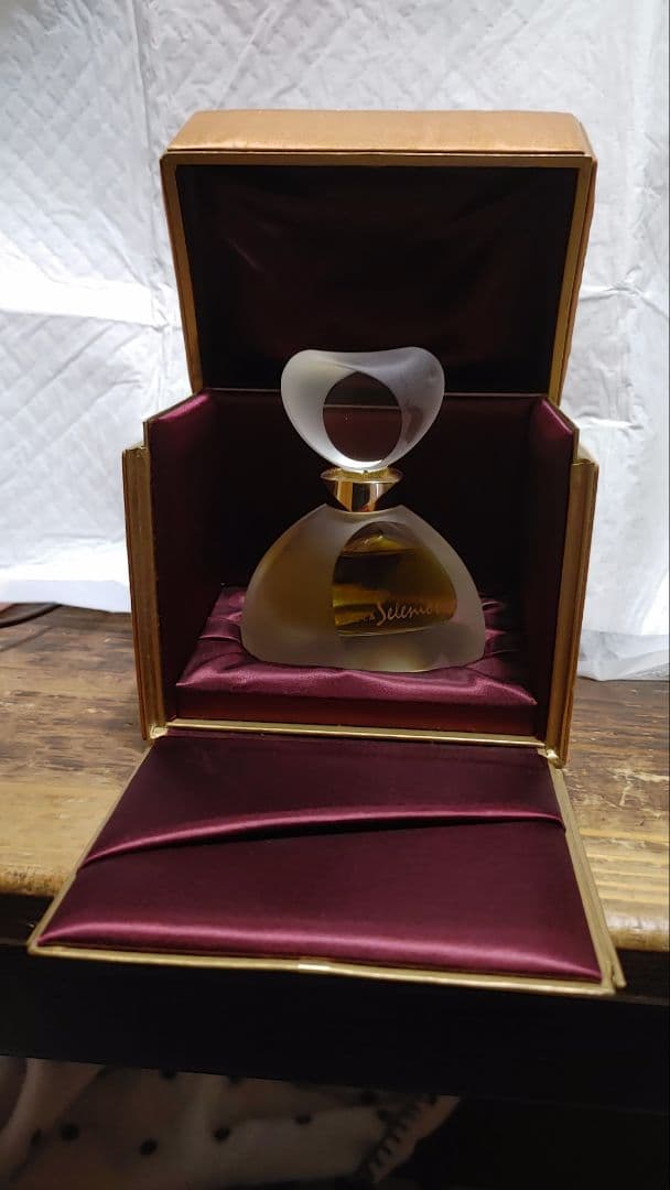 数回使用POLA セレニオン 30ml 香水 定価10万 - メルカリ