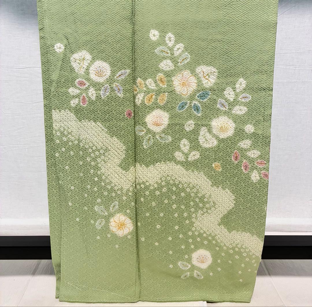 D244 訪問着 花模様 絞り 正絹 着物 袷 しつけ糸付き未使用極美品