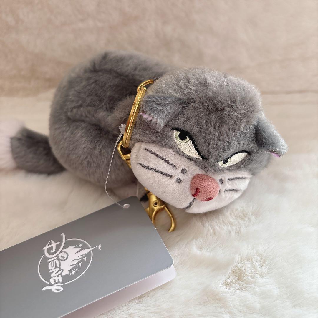 ディズニーストア ルシファー ぬいぐるみ キーチェーン GORORIN - メルカリ