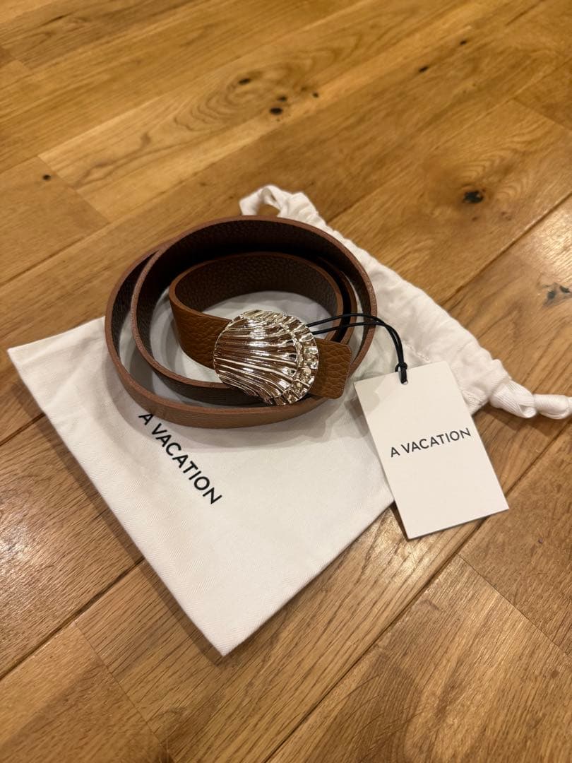A VACATION ブラウン シェルモチーフ ベルト A VACATION 待望のベルトコレクションが登場 – AMAN ONLINE STORE