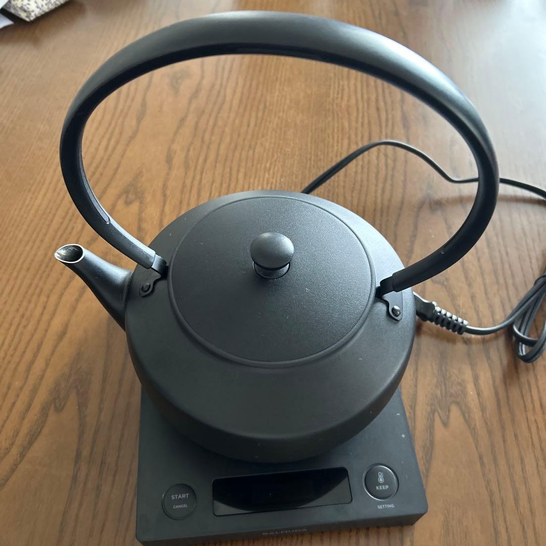 MoonKettle 電気ケトル 黒 バルミューダ、やかんのようなデザインの電気ケトル「MoonKettle」本日