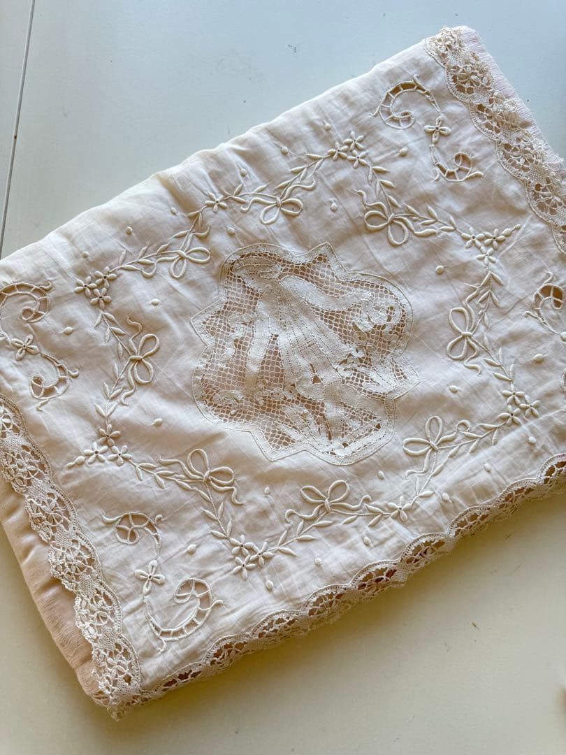 フランスアンティーク子供柄レースのパンキーケース薄ピンクシルク フランス アンティーク ハンキーケース シルク エクリュ W18 x 13 cm