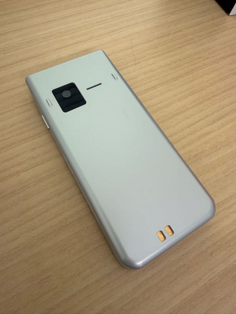 docomo arrows F-03L シルバー折りたたみ式 - メルカリ