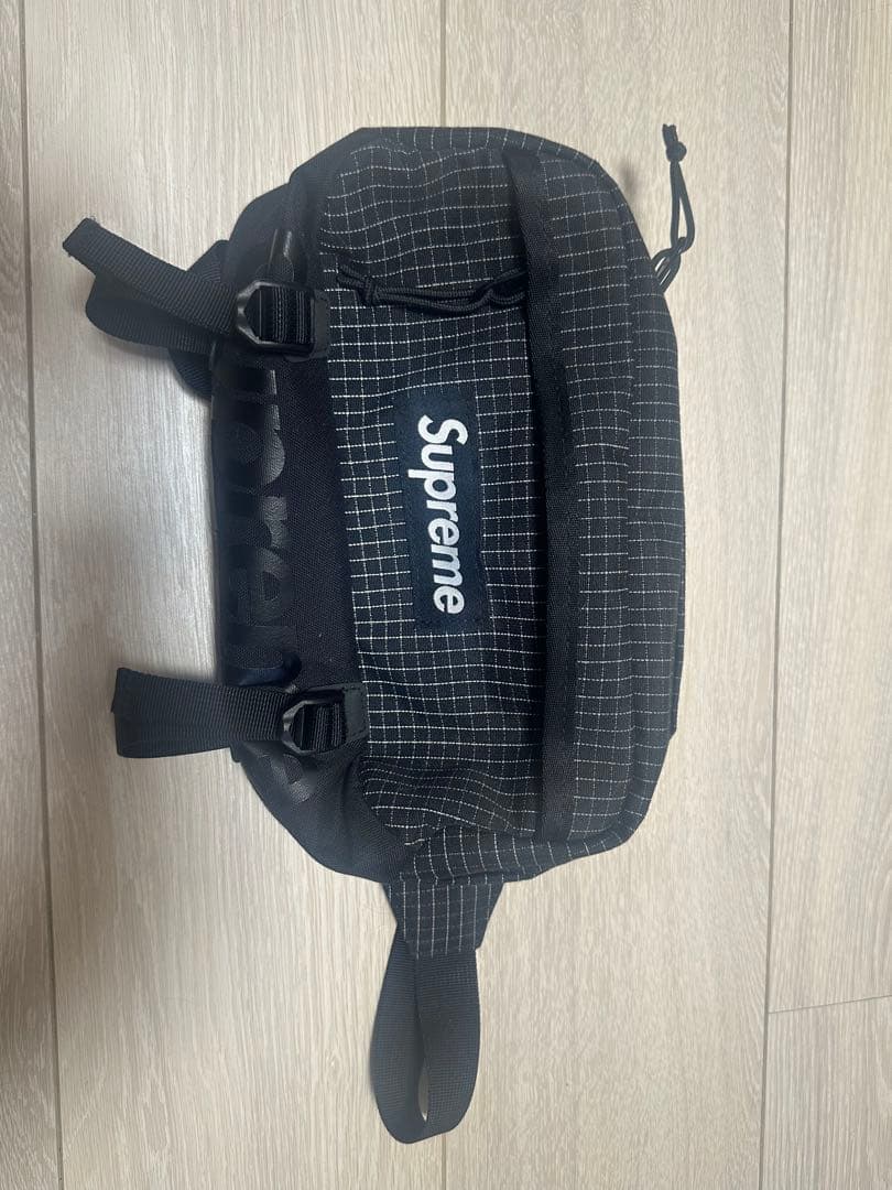 Supreme ボディバッグ ブラック・チェック柄 - メルカリ
