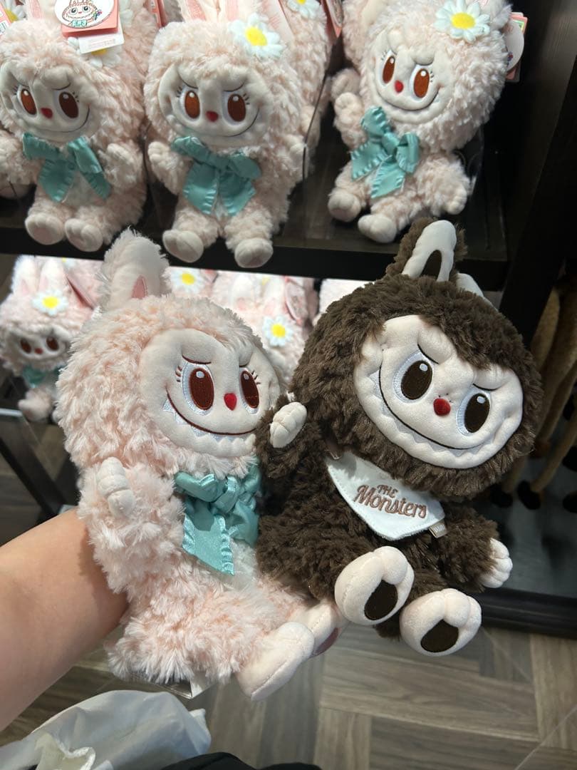 POPLAND限定‼️】ラブブ labubu モココ mokoko ぬいぐるみ - メルカリ