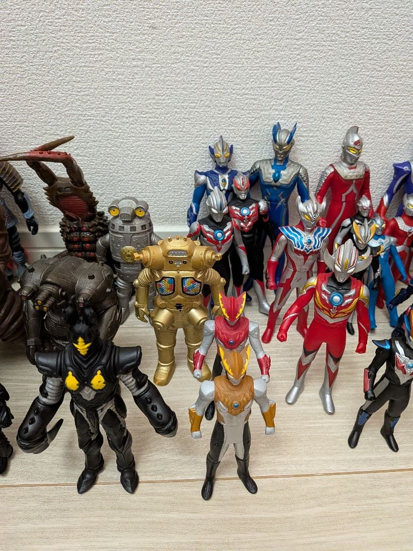ウルトラマン怪獣ソフビまとめ売り40体＋おまけ付き ベリアルキャッスル