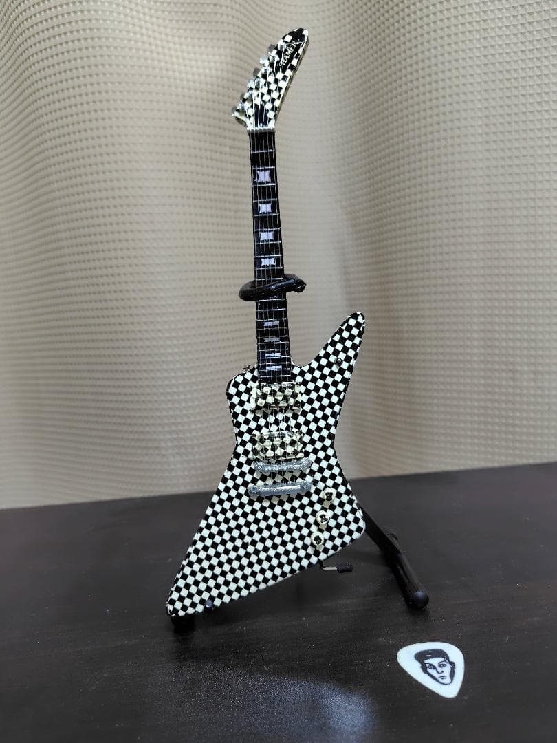 チープ・トリック リック・ニールセン ミニチュア ギター & ピック