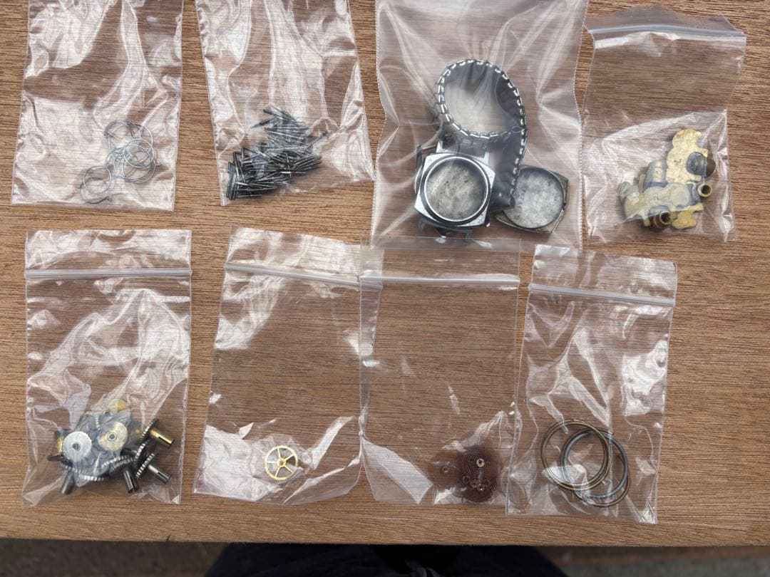 時計風防がたくさん入った小引き出し 5杯 時計部品 針 腕時計 デッド