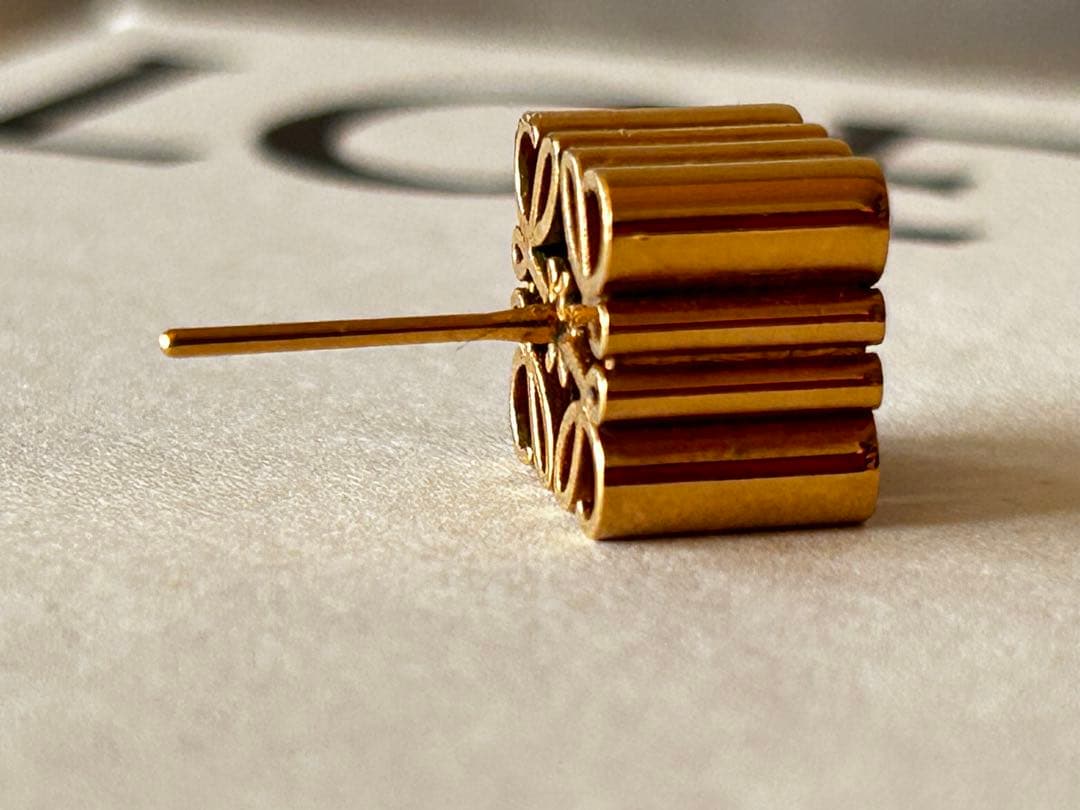 かか様専用☆LOEWE スタッドピアス 片方のみ キャッチなし☆ロエベ