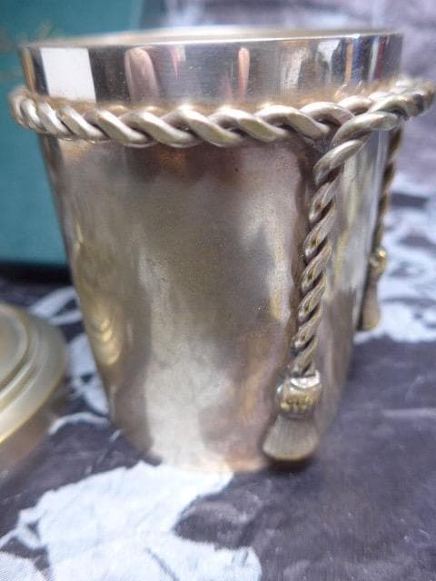 英国の老舗、パークスのアンティークのキャンドルホルダーです。金属製