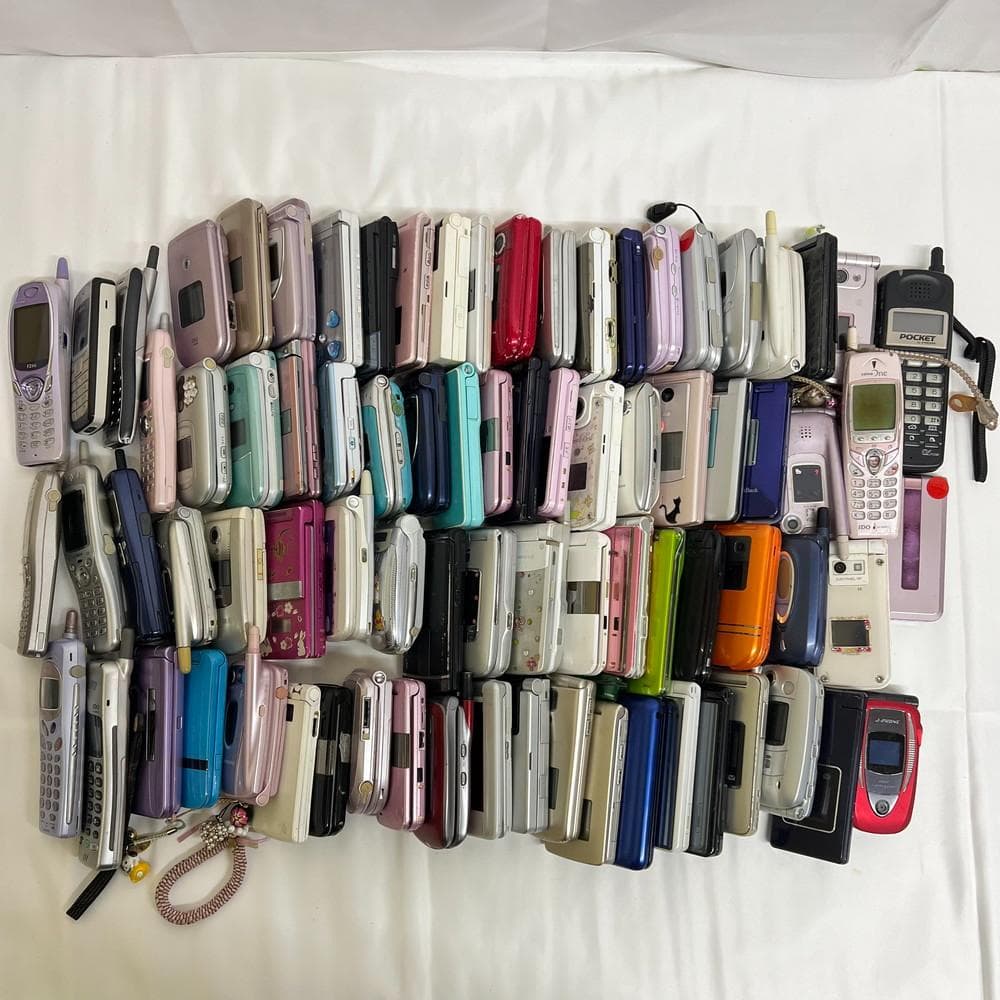 個◆ガラケー約80台まとめ売り ジャンク 携帯 部品取り 約9.0㎏ 01007 ジャンク品】ガラケー 4台セット まとめ売り（部品取り・コレクション