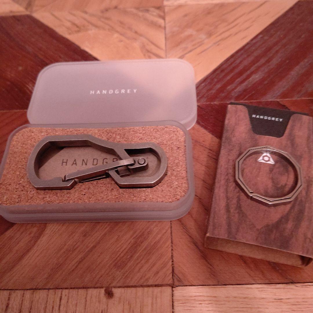 ハンドグレイ HANDGREY チタンカラビナ+キーリングのセット 爆買 ハンドグレイ チタン製キーカラビナ（キーリング付属） HANDGREY