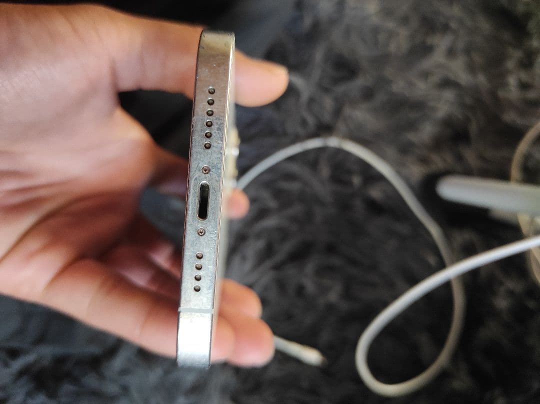 iPhone 12 Pro Max ( ジャンク) 画面ひび割れ 充電中