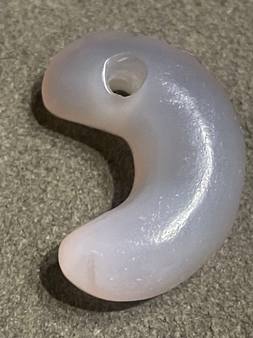 古墳時代　瑪瑙製勾玉 瑪瑙製勾玉 古墳時代(吉備国出土) - Chagamocraft (チャガモクラフト)