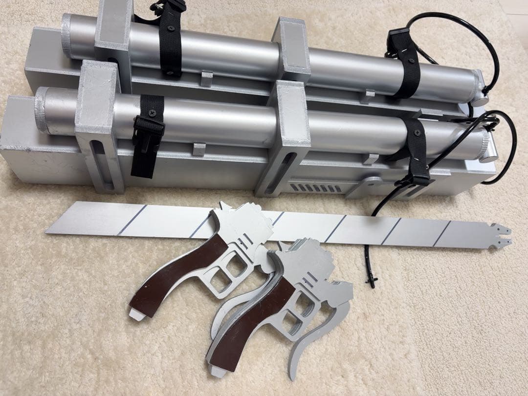 進撃の巨人 立体機動装置 コスプレ Amazon.co.jp: 進撃の巨人 立体機動装置 Cosplay コスプレ道具（刃が
