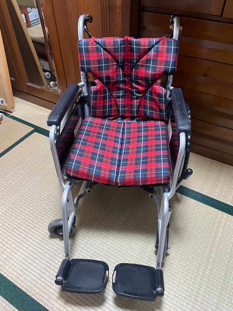 赤と黒のチェック柄 介助用車椅子 - メルカリ