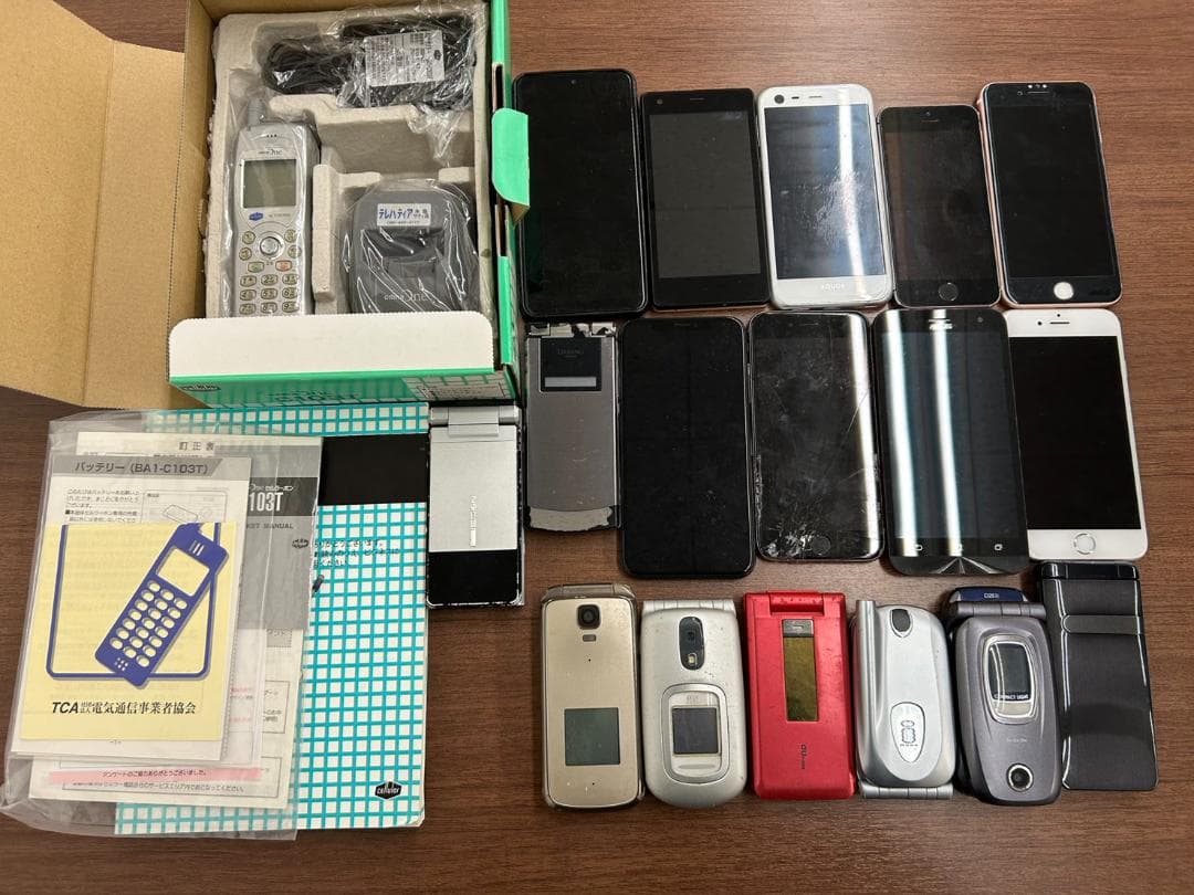 【M】✧ガラケー・スマホ おまとめ 18台まとめ ジャンク✧ Yahoo!オークション -「ジャンク ガラケー まとめ」の落札相場・落札価格
