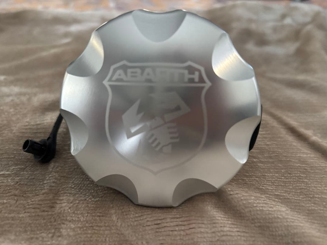 アバルト フューエルキャップ abarth 給油口 500 595 695 アバルト フューエルキャップ abarth 給油口 500 595 695 - メルカリ