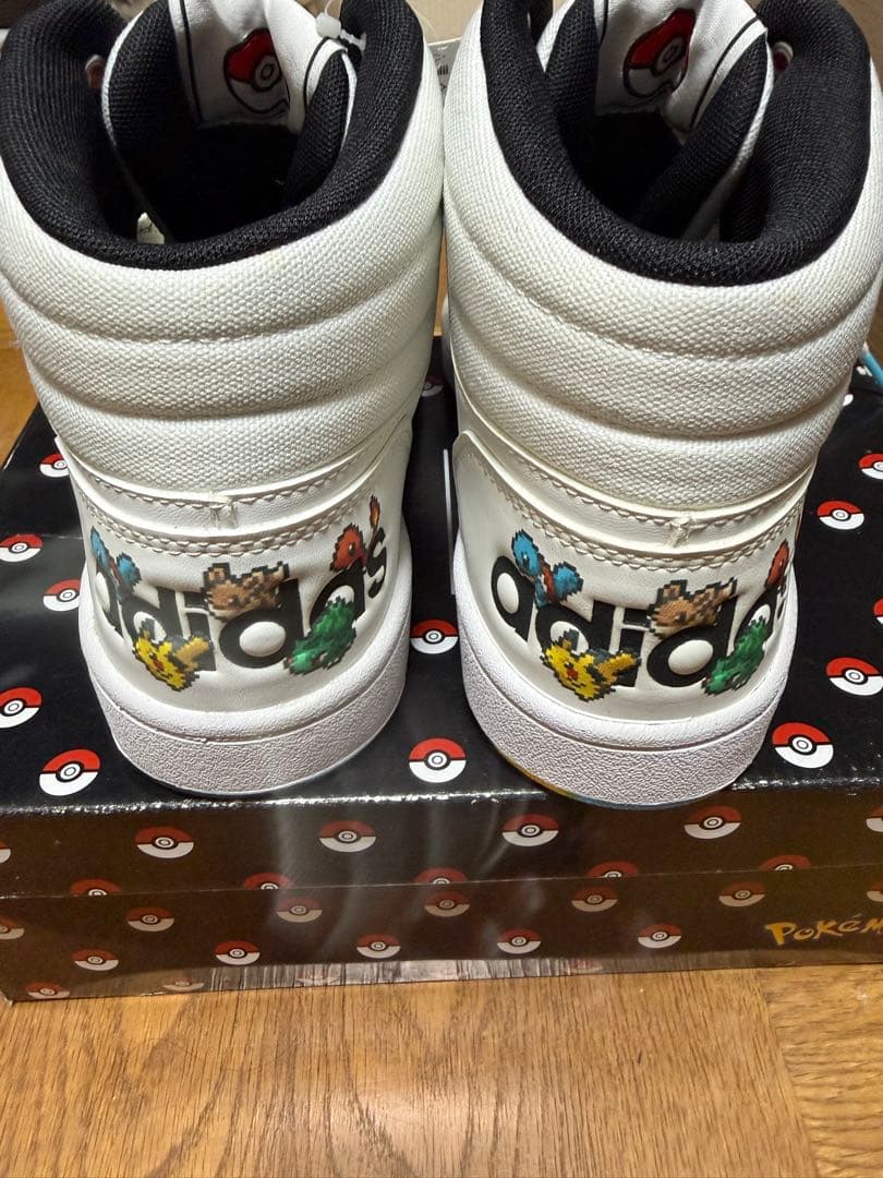 adidas　ポケモンコラボ　ハイカットスニーカー　24.5cm
