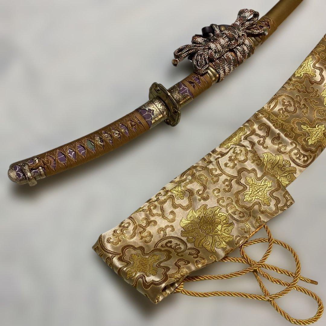 豪華版模造刀(刀袋付) 太刀造り 金茶柄 太刀型金鍔 金呂鞘 模造刀 太刀 金茶柄 太刀型金鍔 金口金尻梨地呂鞘 - メルカリ