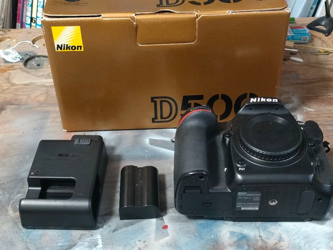Nikon D500 デジタル一眼レフカメラ 本体おまけ付き Amazon | Nikon デジタル一眼レフカメラ D500 レンズキット AF-S DX