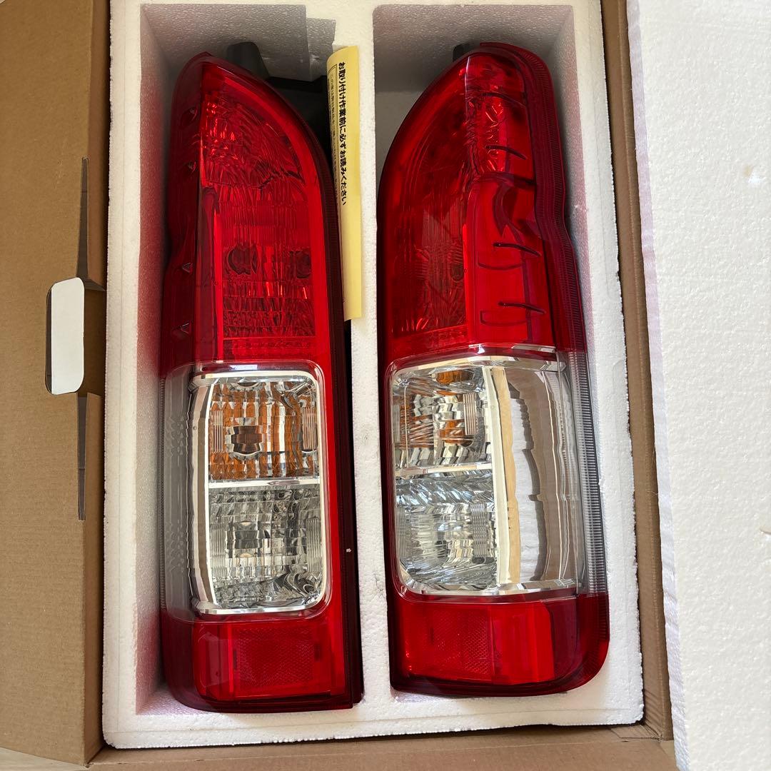 純正テールランプ ハイエース 200系 ワイド スーパーGL ダークプライム