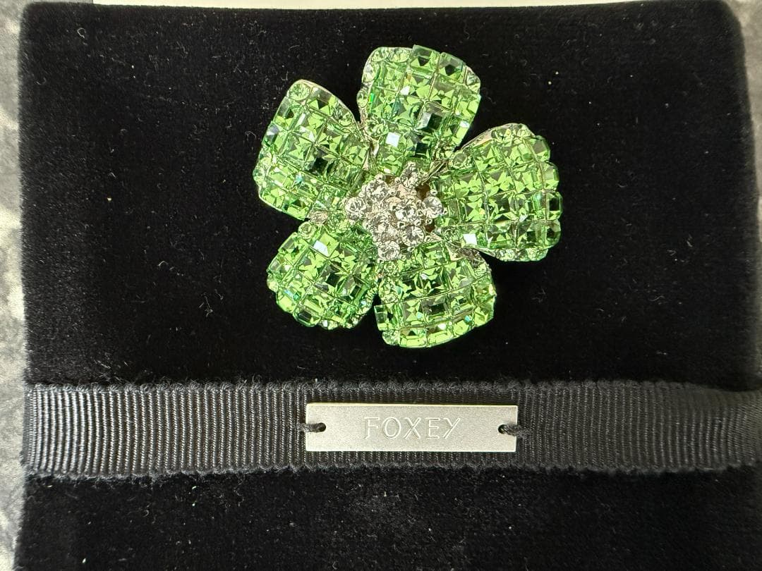 未使用★FOXEY定番のロングセラー ブローチ \"FLEUR\"　お花　マスカット