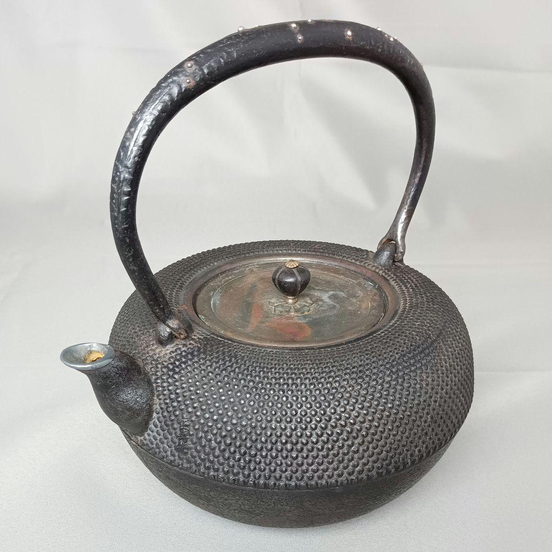 人間国宝 高橋敬典 正寿堂 霰 粒銀象嵌堤手 斑紫銅蓋 鉄瓶 - メルカリ