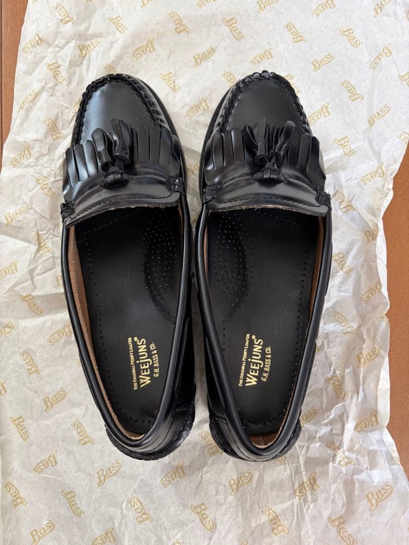 WEejuns フリンジ付きブラックローファー - メルカリ