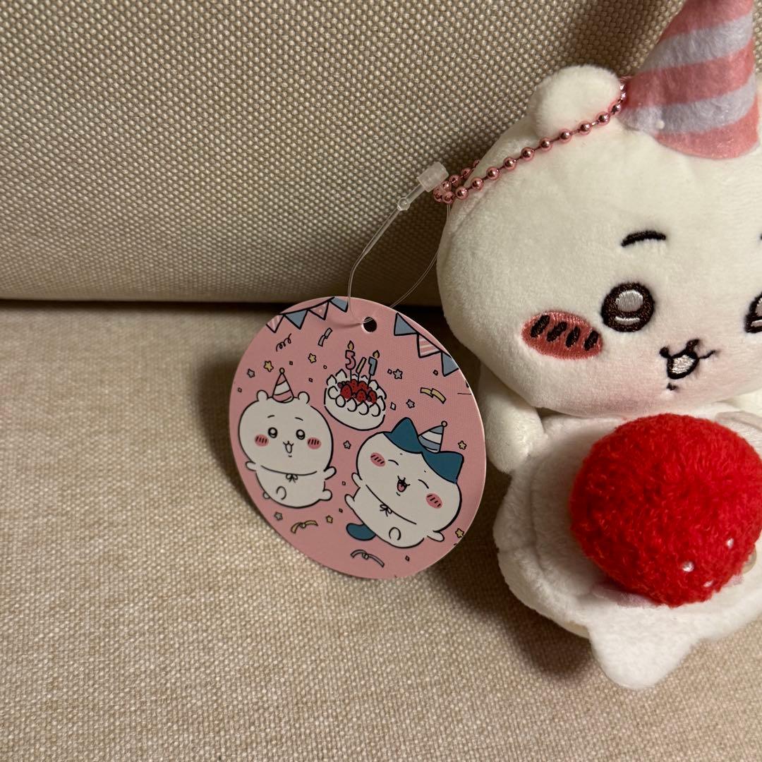 デスクトップから見守るひっかけぬいぐるみ ちいかわ バースデー