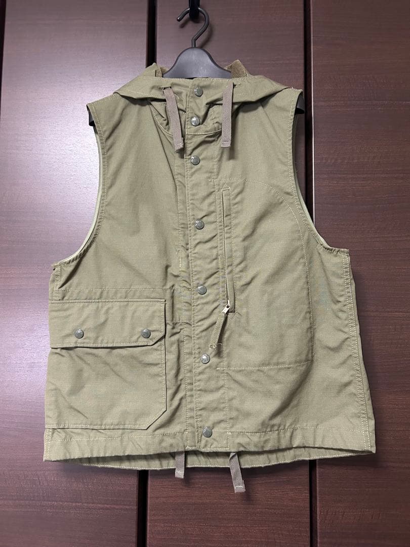 THEngineered Garmentsフード付きベスト　サイズS未使用 Engineered Garments - 【中古】ENGINEERED GARMENTS フード付きベスト