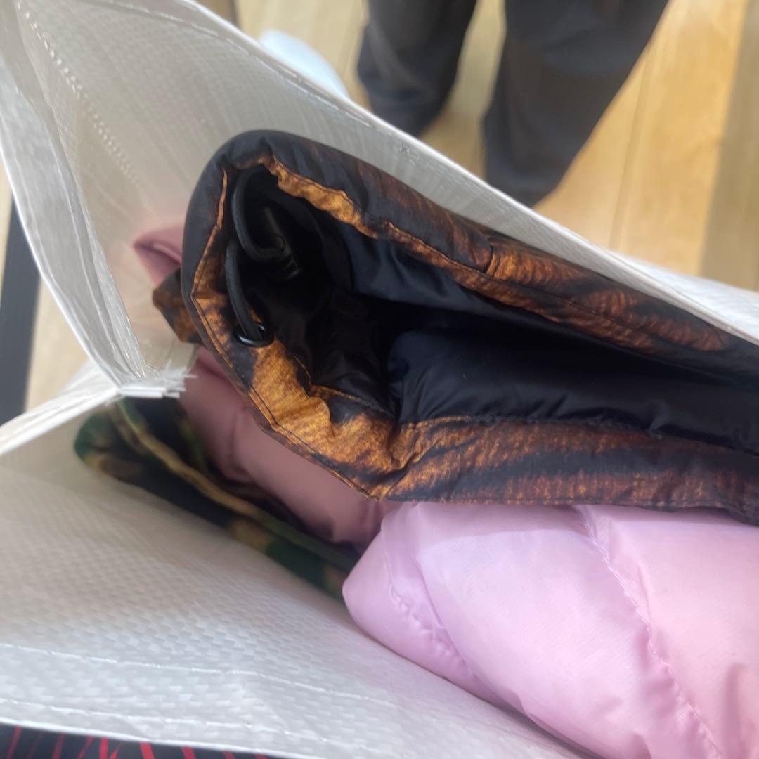 Supreme ダウンジャケット 虎柄 - メルカリ