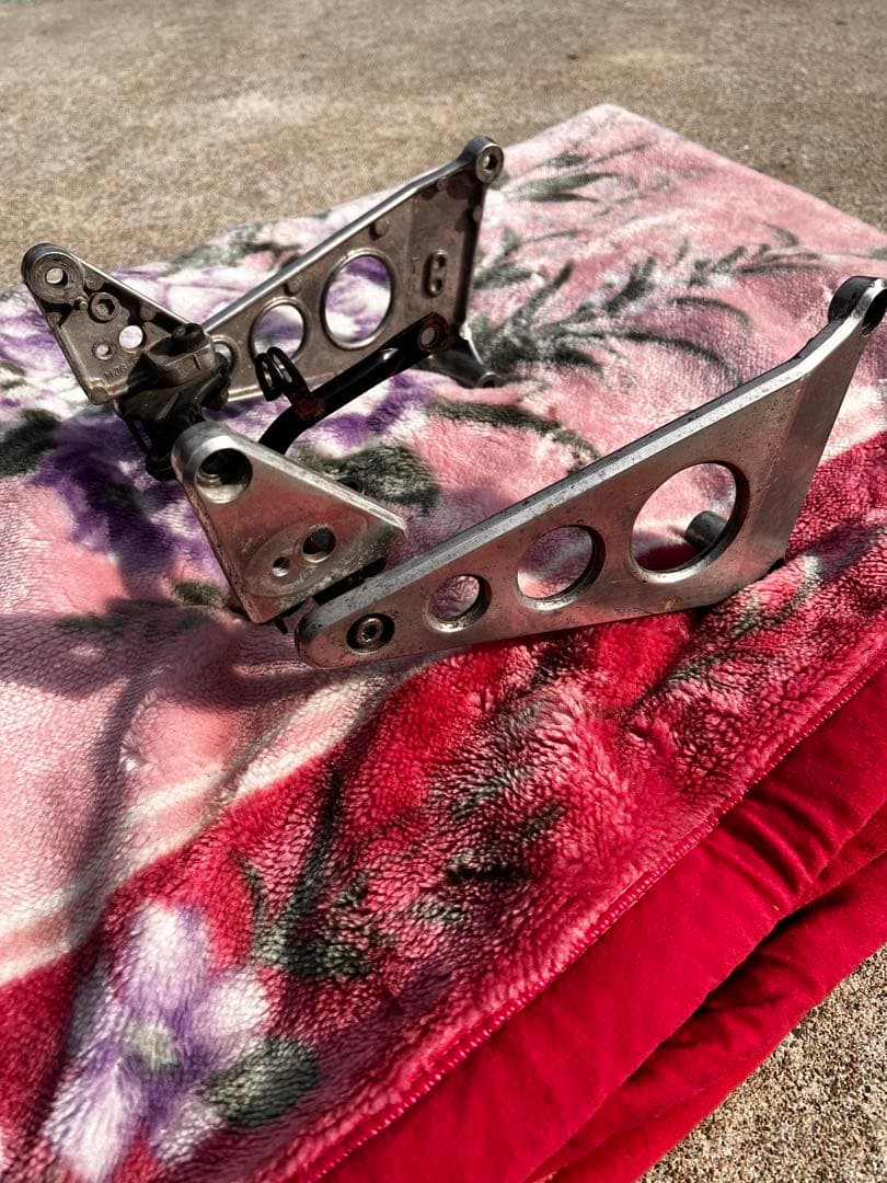 CBR400F純正ライトステー M109658151 - パーツオンライン で 販売