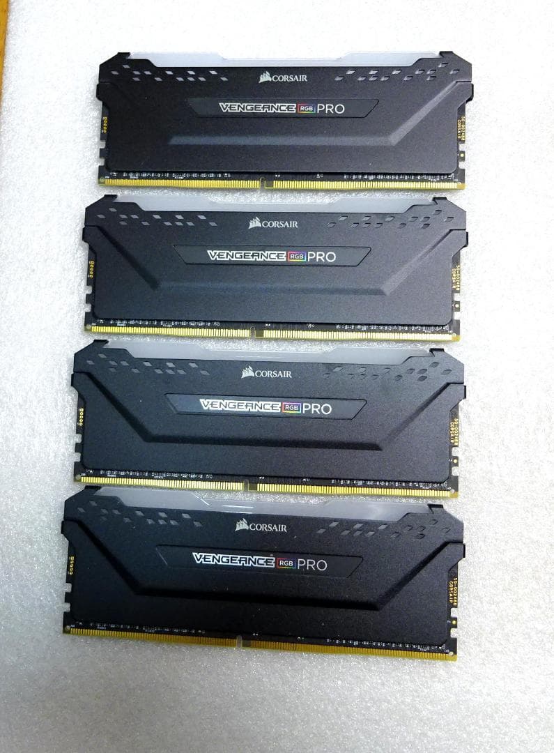 美品64GB CORSAIR VENGEANCE RGB PRO 16G×4OC VENGEANCE® RGB PRO 64GB (4 x 16GB) DDR4 DRAM 3200MHz C16 Memory